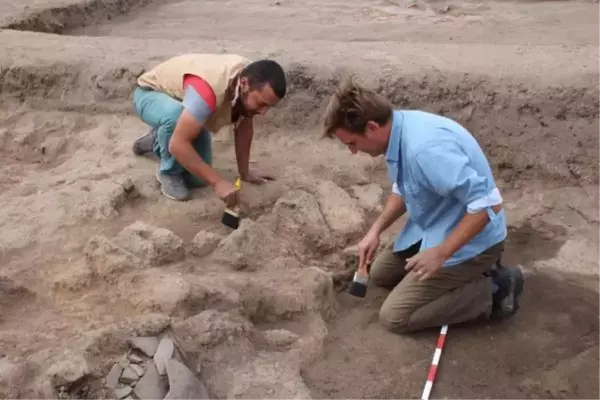 TAVŞANLI HÖYÜĞÜ'NDE 'SARAY' NİTELİĞİNDE ANITSAL YAPI TESPİT EDİLDİ