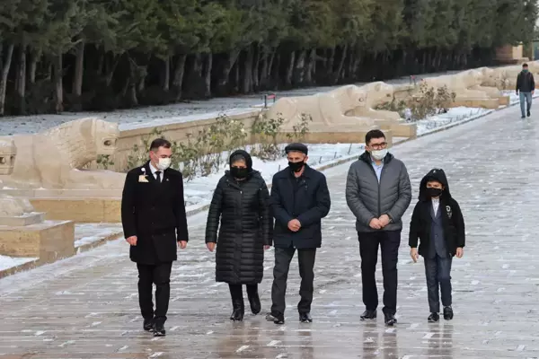 Son dakika haber... Azerbaycan Vatan Muharebesi'nde şehit olan üsteğmenin ailesinden Anıtkabir'e ziyaret