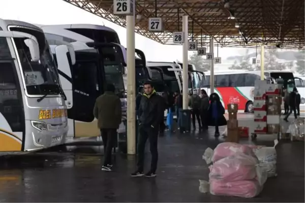 KAR NEDENİYLE DİYARBAKIR'DA OTOBÜS SEFERLERİ DURDURULDU, YOLCULAR OTOGARDA BEKLETİLİYOR