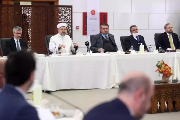 Diyanet İşleri Başkanı Erbaş, Diyanet-İlahiyat-MEB İstişare Heyeti Toplantısı'na katıldı