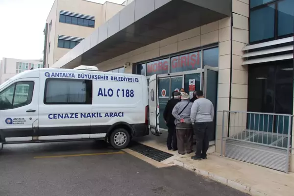 Son dakika... Otomobilde av tüfeğiyle vurulan kişinin cenazesi ailesine teslim edildi