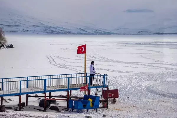 Son dakika gündem: Çıldır Gölü'nde renkli görüntüler