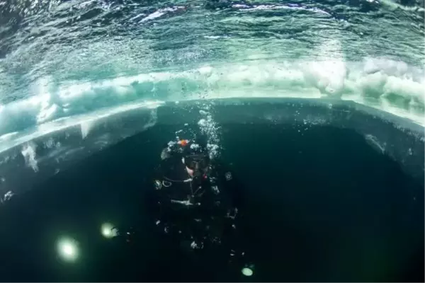 Son dakika haber... BALIK GÖLÜ'NDE BUZ ALTI DALIŞI