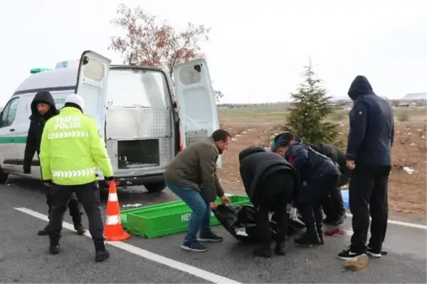 REFÜJE GİREN OTOMOBİL TAKLA ATTI 1 ÖLÜ, 2 YARALI