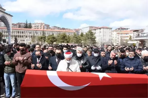 KIRIKKALE - Tabancasının kazayla ateş alması sonucu vefat eden polisin cenazesi defnedildi