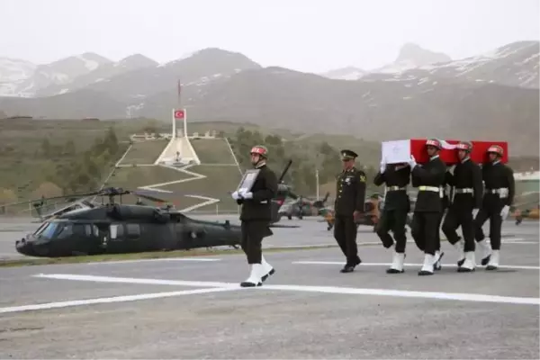 Son dakika gündem: ŞEHİT ÜSTEĞMEN İÇİN HAKKARİ'DE UĞURLAMA TÖRENİ