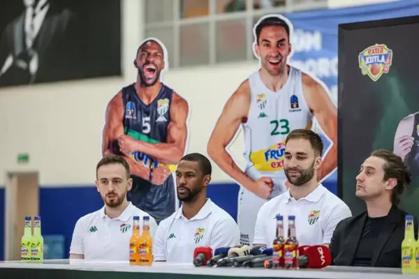 SPOR Frutti Extra Bursaspor, 3 basketbolcusunun sözleşmesini uzattı