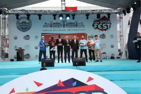 Bakan Kasapoğlu, SBÜ Uluslararası Spor Festivali SporFest 2022'nin ödül törenine katıldı