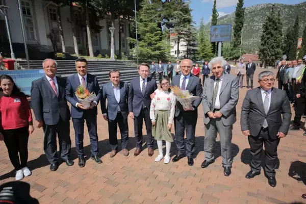 Milli Eğitim Bakan Yardımcısı Şensoy, Akseki Şahinler Mesleki ve Teknik Anadolu Lisesi'nde incelemede bulundu