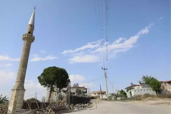 YANGINDA HARAP OLAN TARİHİ CAMİ YENİDEN İNŞA EDİLİYOR