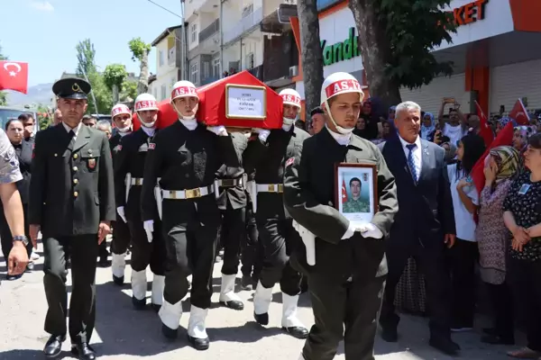 Şehit Piyade Sözleşmeli Er Özer Adıyaman'da toprağa verildi