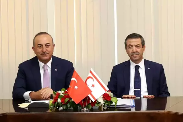 Dışişleri Bakanı Çavuşoğlu, KKTC Dışişleri Bakanı Ertuğruloğlu'nu ziyaret etti