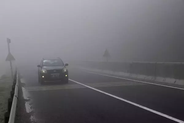 Bolu Dağı'nda sis nedeniyle görüş mesafesi 30 metreye kadar düştü (2)