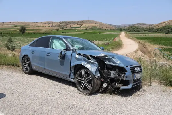 BALIKESİR - Otomobil ile çarpışan motosikletin 90 yaşındaki sürücüsü öldü