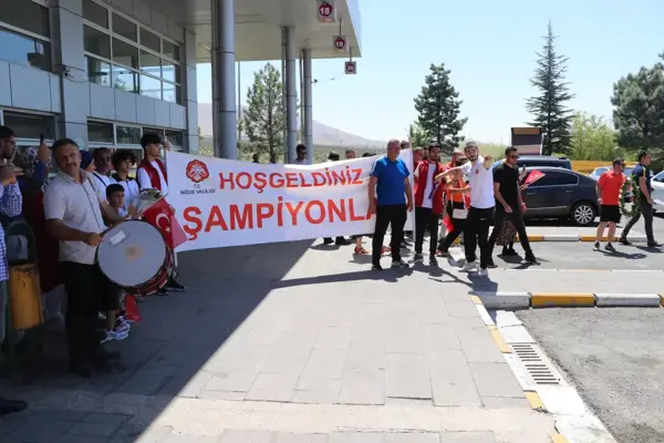 Bingöl gündem haberleri... Avrupa şampiyonu genç halterci Yasin Büyükhüseyinler, coşkuyla karşılandı