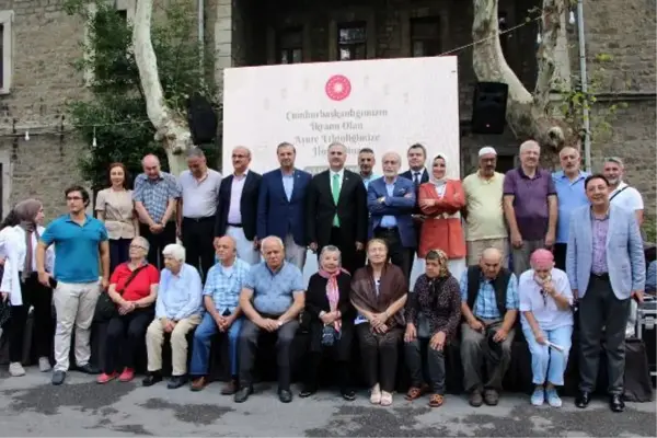 CUMHURBAŞKANLIĞI'NDAN DARÜLACEZE'DE AŞURE DAĞITIMI