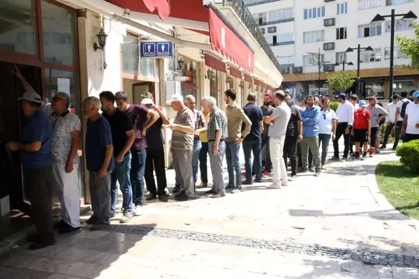 Sivas haberi | SPOR Sivassporlu taraftarlardan Malmö maçına yoğun ilgi