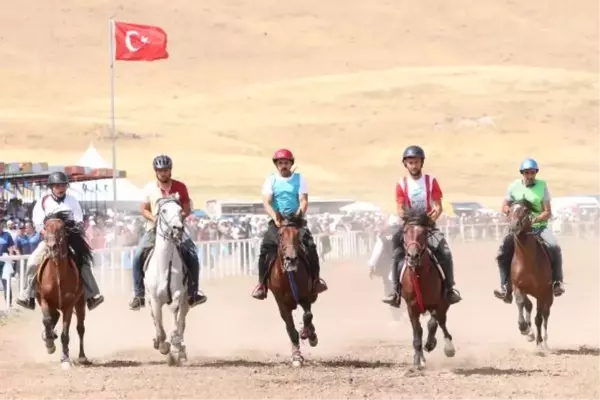 ERZURUM'DA 'RAHVAN AT' HEYECANI; KADINLARDAN BÜYÜK İLGİ