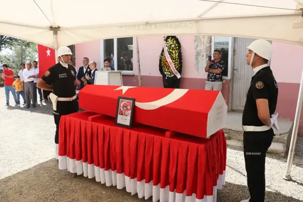 Son dakika haberi... İstanbul'da silahın kazayla patlaması sonucu vefat eden polis, son yolculuğuna uğurlandı