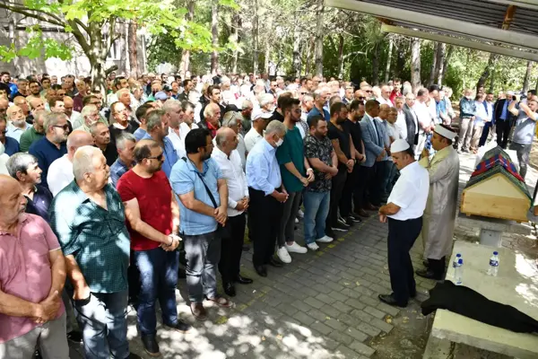 Son dakika haberleri! BJK Başkanı Ahmet Nur Çebi, eski Genel Müdürü Özbağ'ın cenazesine katıldı