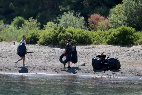 Muğla haberi... Fethiye'deki adada çevre temizliği yapıldı