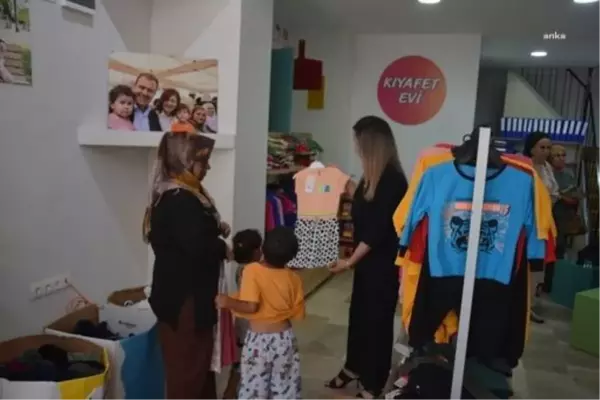 Mersin Büyükşehir Belediyesi Tarsus Kıyafet Evi'nden ihtiyaç sahibi ailelere bayramlık giysi yardımı