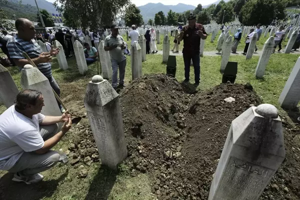 Srebrenitsa Soykırımında Katledilen 30 Kurban Defnedildi