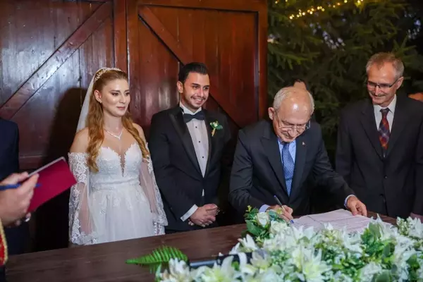 Kılıçdaroğlu, İsmet Demirdöğen'in oğlunun nikah şahitliğini yaptı