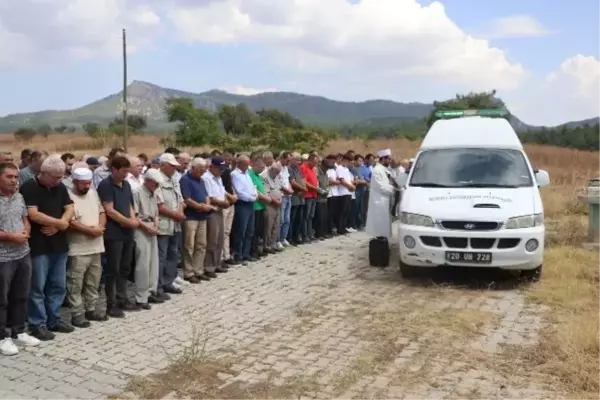 Sel Felaketinde Hayatını Kaybeden Emekli Öğretmen ve Eşi Yan Yana Toprağa Verildi