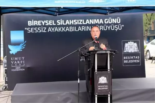 Umut Vakfı, Bireysel Silahsızlanma Günü'nde 'Sessiz Ayakkabıların Yürüyüşü' düzenledi