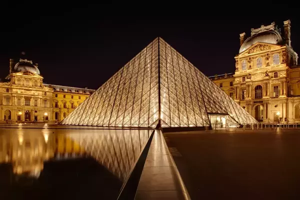 Louvre Müzesi'nde ne oldu? Louvre Müzesi bomba ihbarı! Paris Louvre Müzesi neden tahliye edildi?