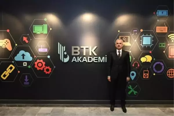 Ulaştırma Bakanı Uraloğlu, BTK Akademi'deki Eğitimlerin Gençlerin Bilgi Düzeyini Artırdığını Belirtti