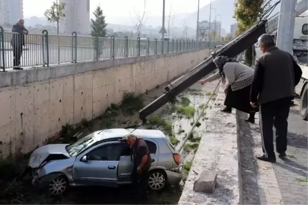 OTOMOBİL SULAMA KANALINA UÇTU; SAĞLIK GÖREVLİSİ SÜRÜCÜ YARALANDI