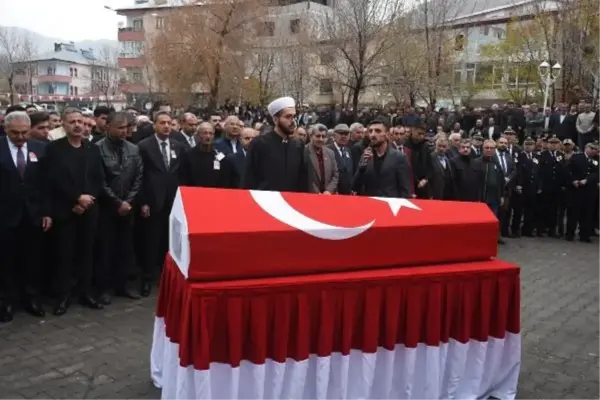 Şehit Polis Memuru Bitlis'te Son Yolculuğuna Uğurlandı