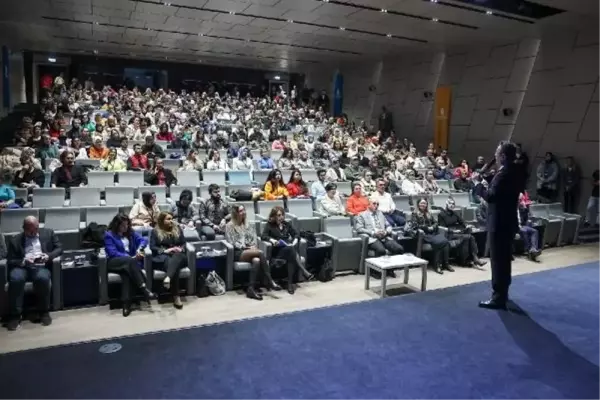 Başakşehir Belediyesi Öğretmenlere Kariyer Sempozyumu Düzenledi