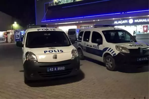 Konya'da AVM'de Yürüyen Merdivene Sıkışan Çocuk Yaralandı