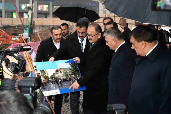 Bakan Özhaseki Malatya'da deprem sonrası çarşı projesini inceledi