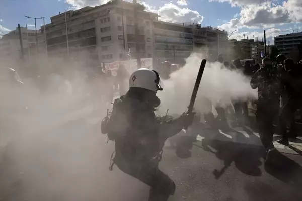 Özel Üniversite Yasa Tasarısına Karşı Eylemde 8 Kişi Yaralandı