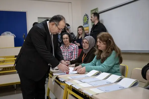 YSK Başkanı Ahmet Yener: Oy verme esnasında kayıtlı olmayan bir seçmenin başka bir yerde oy kullanması söz konusu değildir