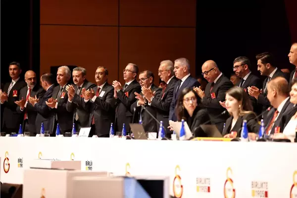 Galatasaray Başkanı Dursun Özbek ve yönetimine Florya arazisi ve Galatasaray Adası için yetki verildi