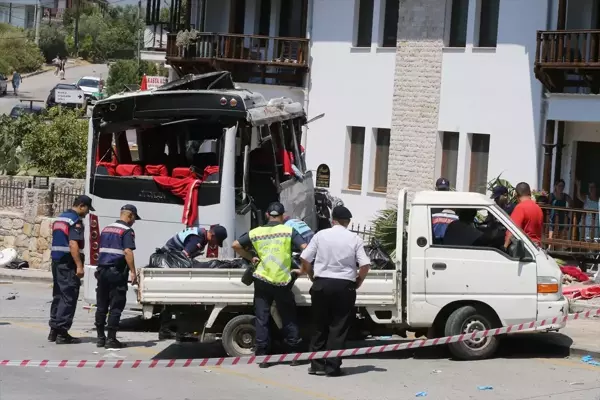 Muğla'da Tur Midibüsü Kazası: Ölü Sayısı 2'ye, Yaralı Sayısı 35'e Yükseldi