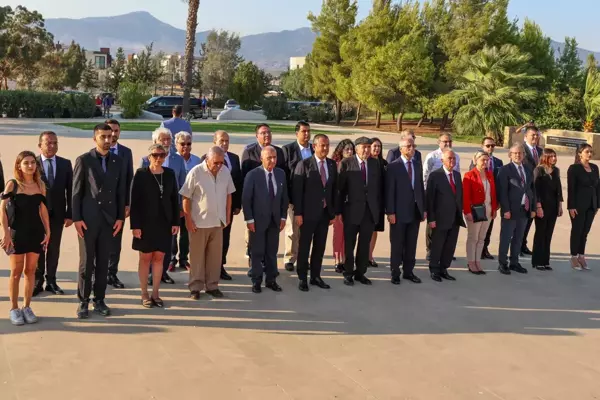 Özgür Özel, Rauf Denktaş ve Fazıl Küçük'ün Anıt Mezarlarını Ziyaret Etti