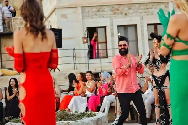 Ünlü Modacı Emrullah Köroğlu'nun Fashion Week Cappadocia Defilesi Büyüledi