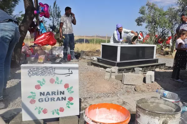 Narin Güran'ın Mezarına Türk Bayrağı Dikildi