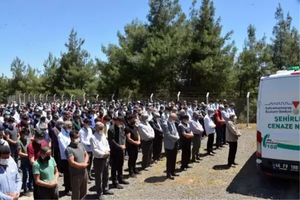 HASTANE DÖNÜŞÜ KAZADA ÖLEN AİLE, YAN YANA TOPRAĞA VERİLDİ