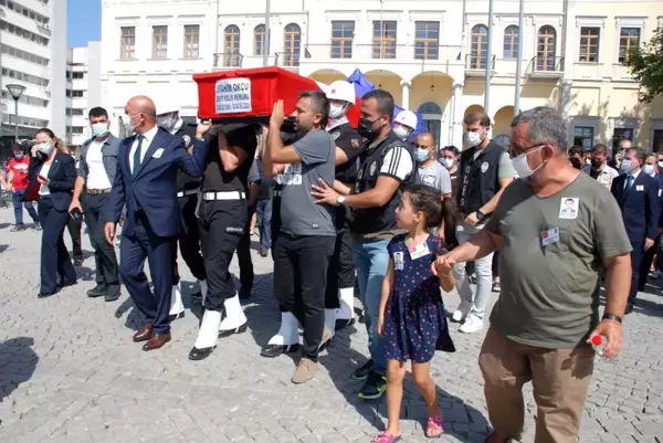 Son dakika haber... Şehit babaya kızlarından son bakış