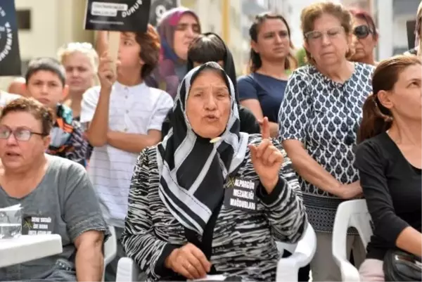 Adana'da depremde yıkılan binada anma düzenlendi