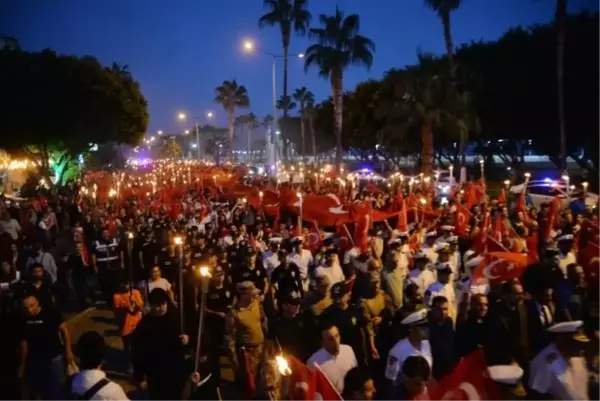 MERSİN'DE 'CUMHURİYET' COŞKUSU; FENER ALAYI DÜZENLENDİ