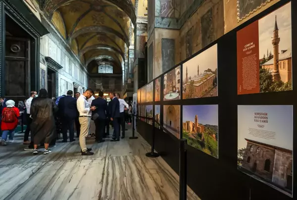 15 Temmuz şehidi Cambaz'ın Memleketimin Ulu Camileri Sergisi, Ayasofya-i Kebir Camii'nde açıldı