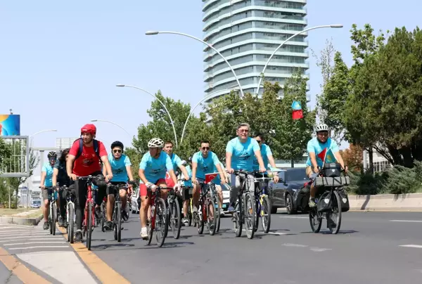 Son dakika haberi: Türk ve Kazak bisikletçiler Anıtkabir'e pedal çevirdi